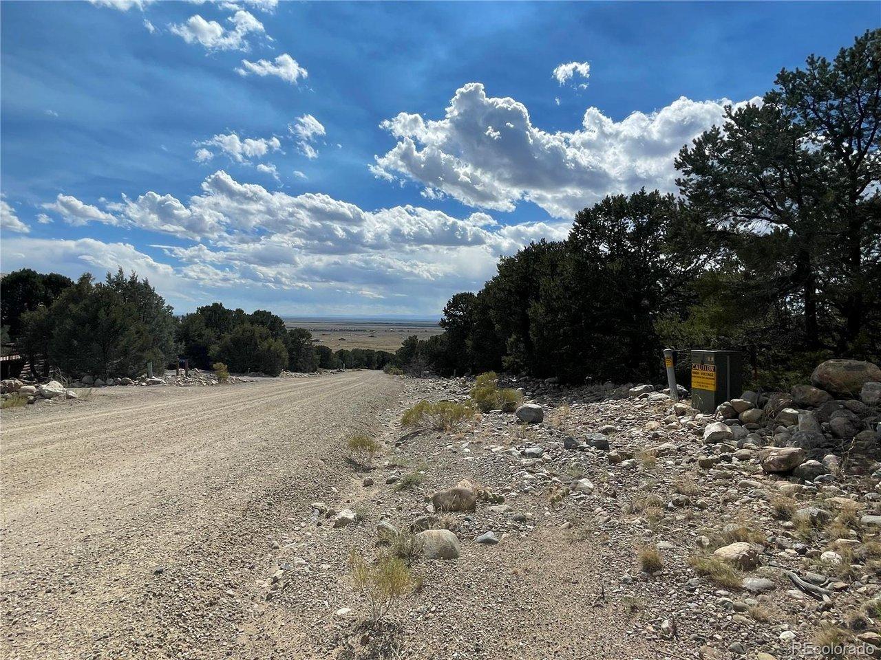 Image 4: Road to the west with valley view Image 4: Road to the west with valley view
