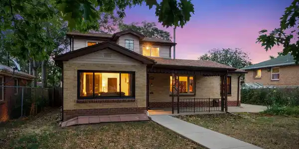 Image 2: Multigenerational living