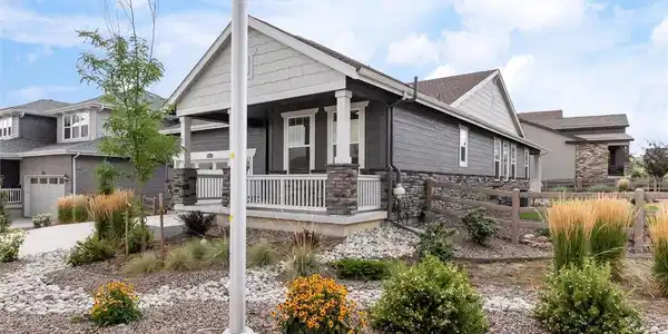 Image 3: Corner Lot