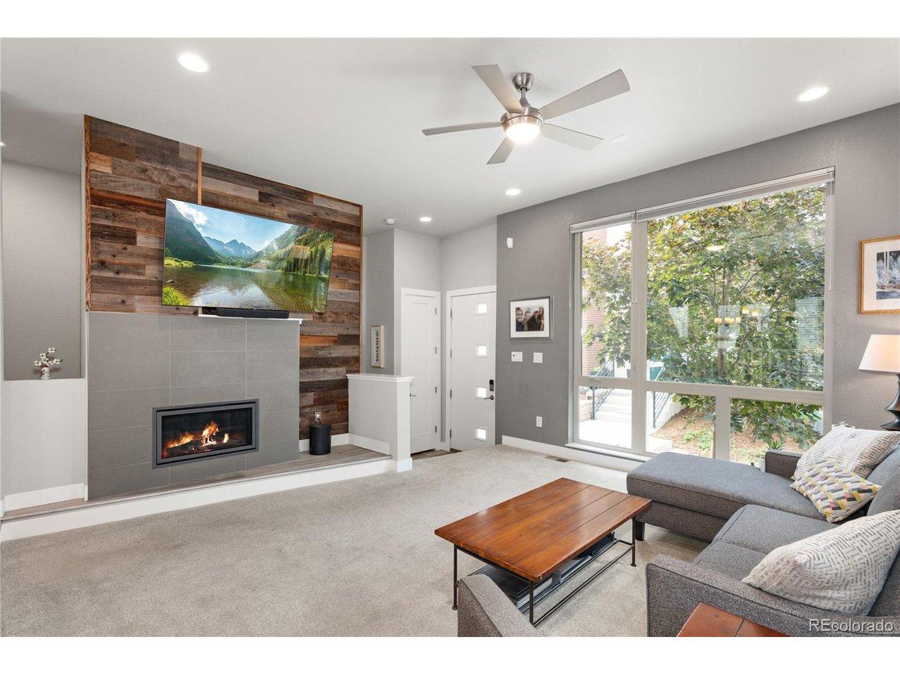 Image 3: Living room - fireplace