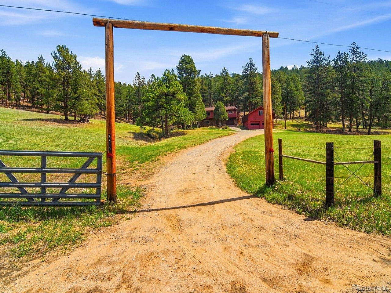 Image 1: Front Driveway Entrance Image 1: Front Driveway Entrance
