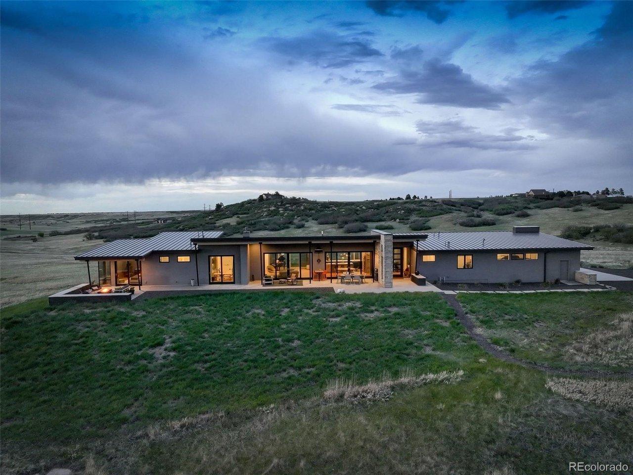 Image 2: Modern Ranch home  on 35 acres .