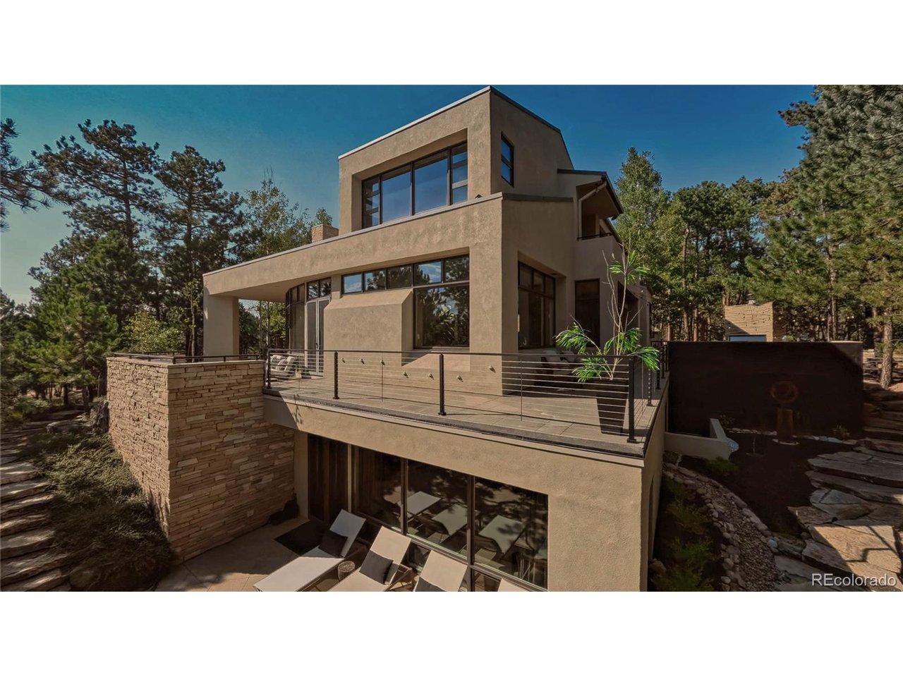 Image 3: Multiple outdoor entertainment spaces Image 3: Multiple outdoor entertainment spaces