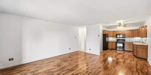 Image 2: Living area
