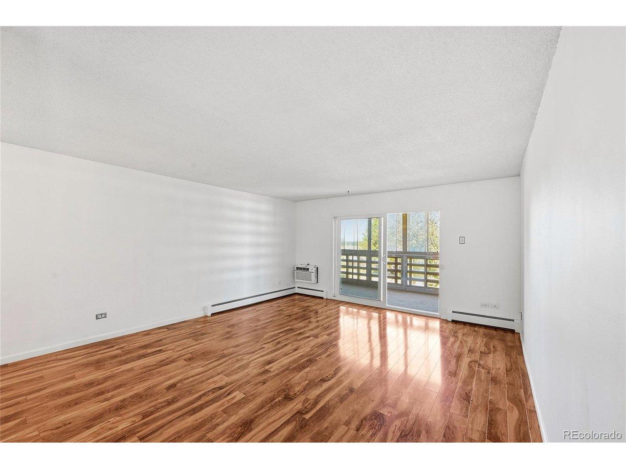 Image 4: Living room Image 4: Living room