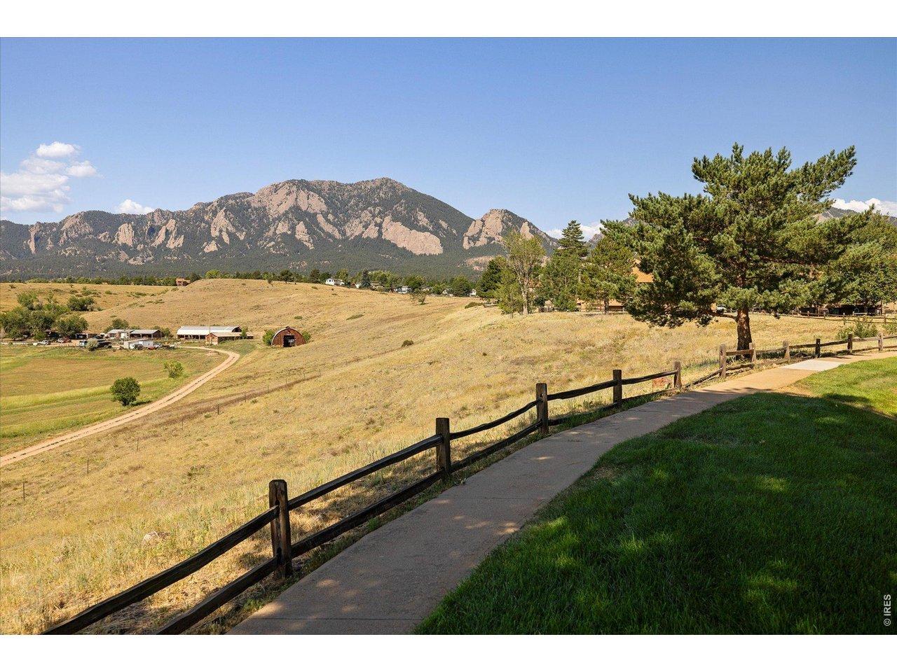 Image 4: Unreal views that aren't obstructed by other homes!
