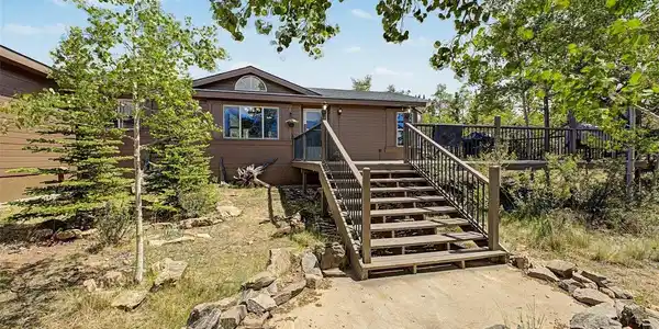 Image 3: View Of House By Front Entrance & Viewing Deck Image 3: View Of House By Front Entrance & Viewing Deck