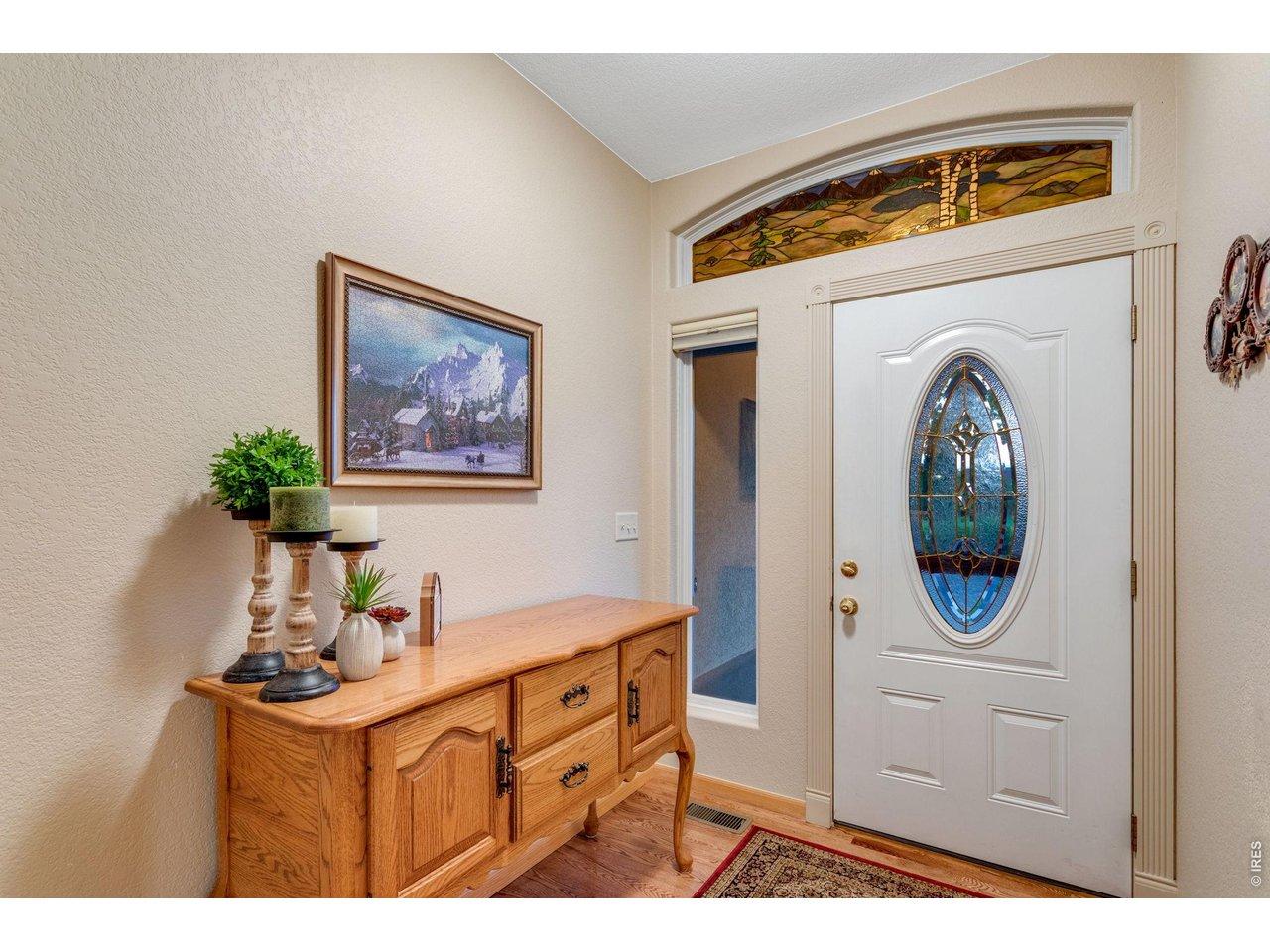 Image 4: Spacious Foyer