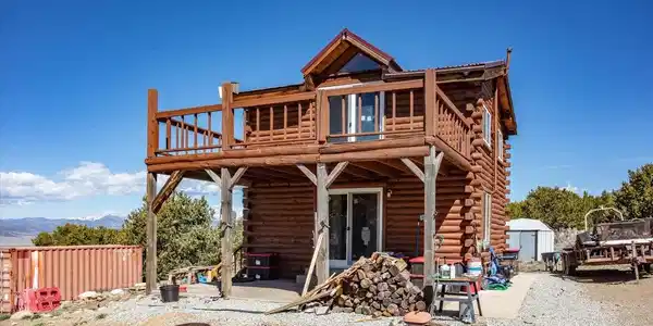 Image 3: Log site built home with 2 bathrooms