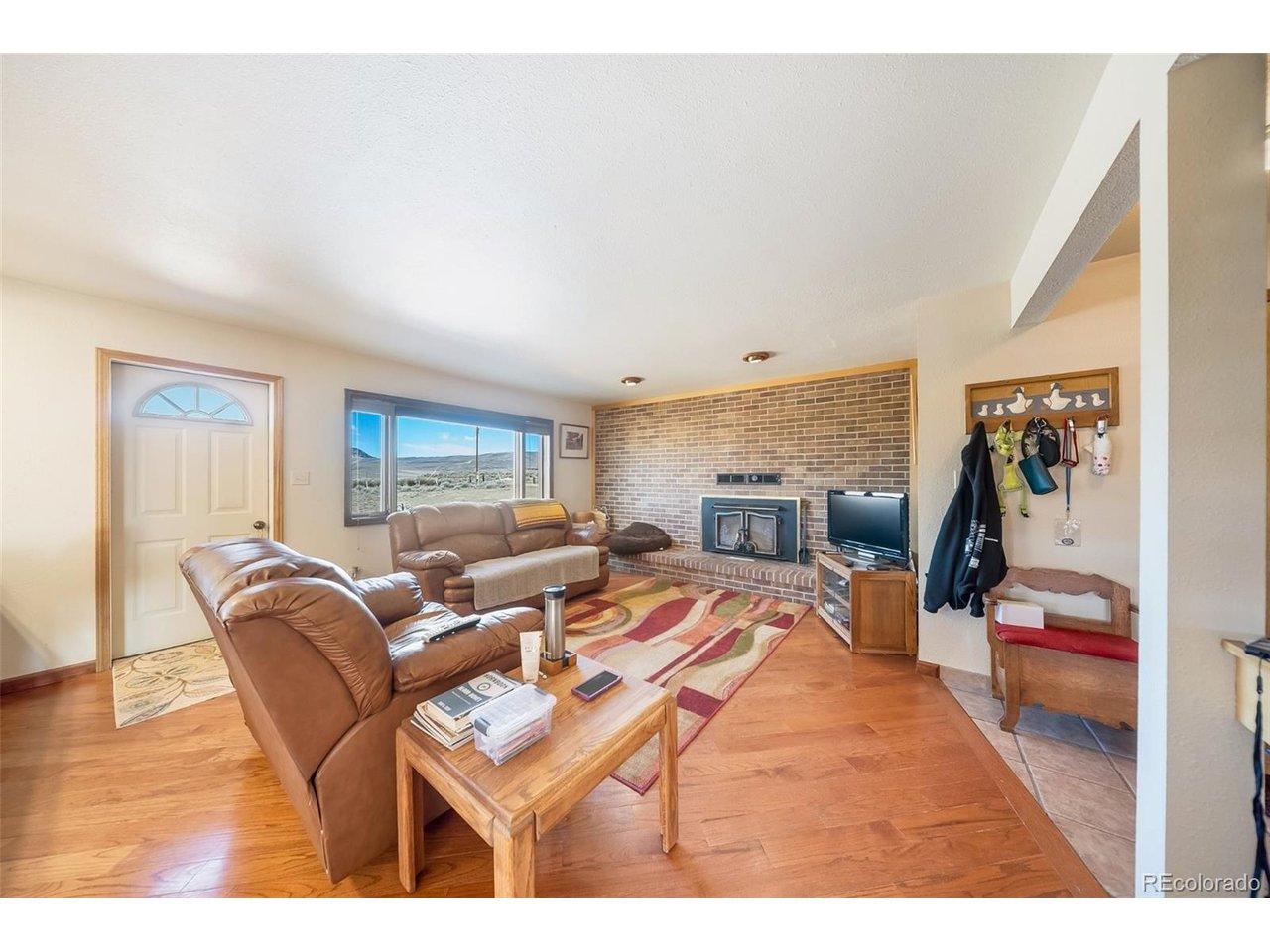 Image 4: Living Room