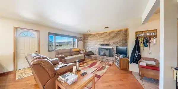 Image 4: Living Room Image 4: Living Room