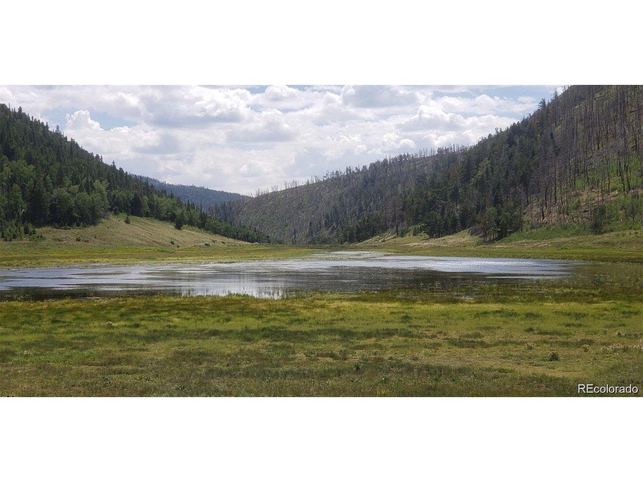 Image 4: Lake on drive to the property. Image 4: Lake on drive to the property.
