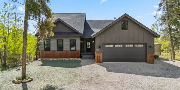 372 Park View Dr