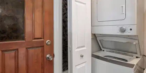 Image 4: Private Washer/Dryer