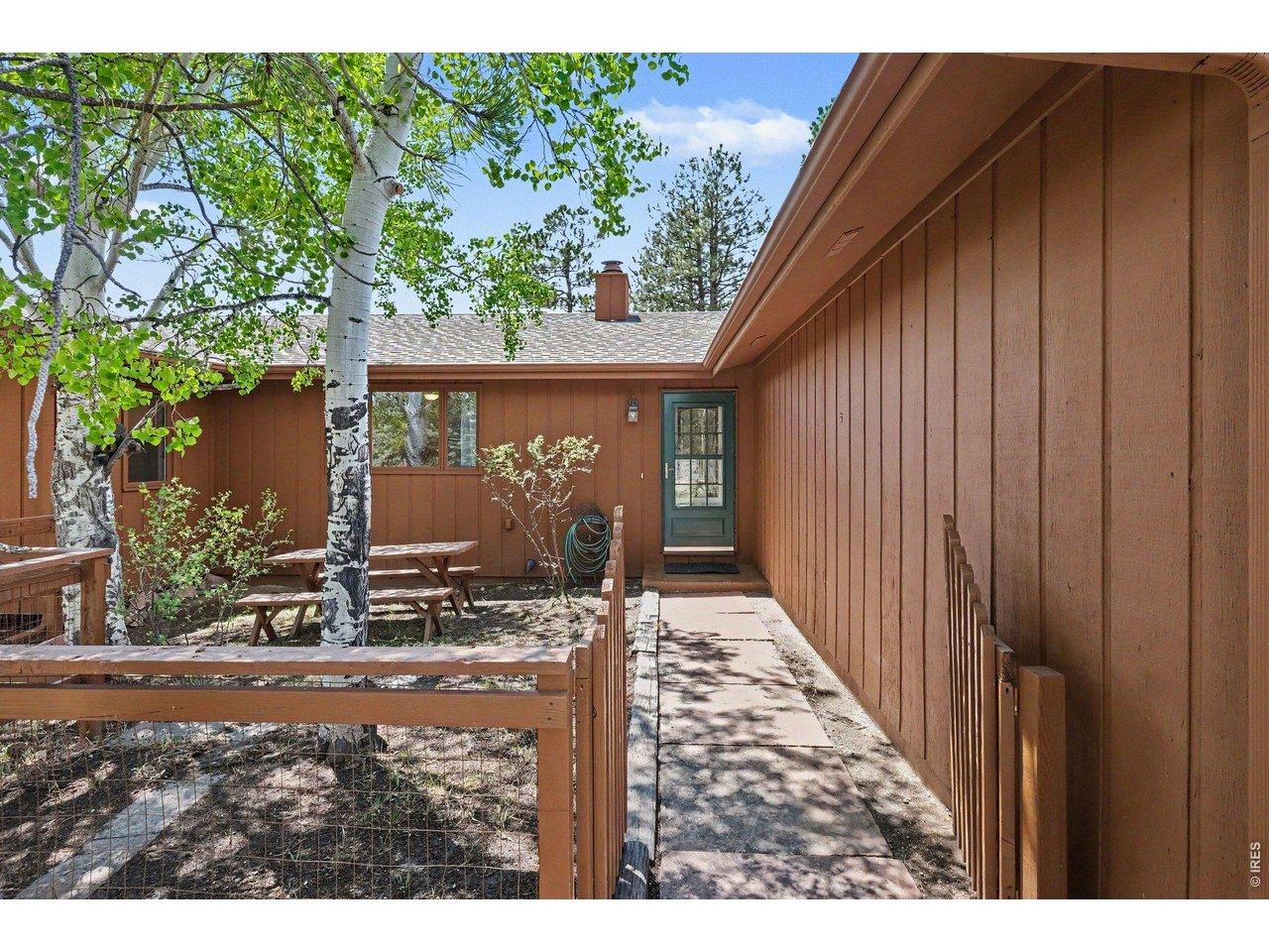 Image 2: Entry to 900 Scott Ave through a small fenced yard, perfect for relaxation.