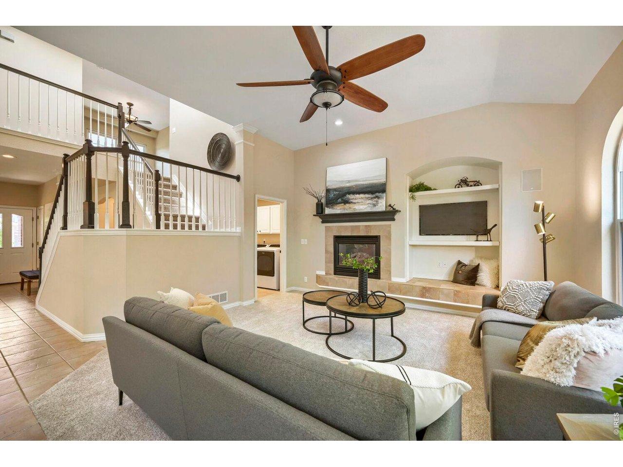 Image 3: Family room - open floor plan