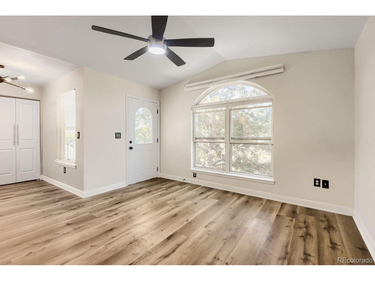 Image 3: Living Room