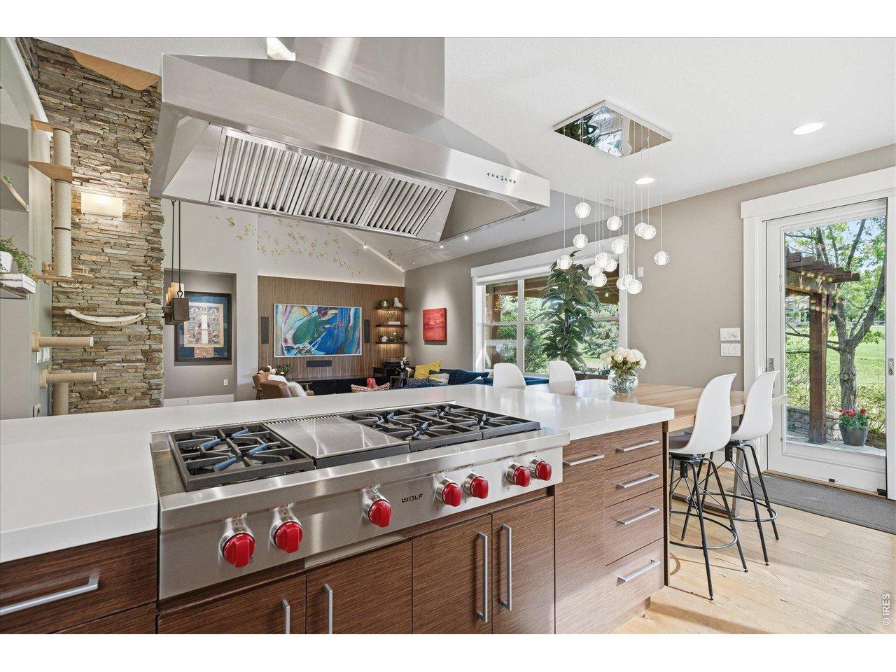 Image 3: 4' Wolf rangetop with 6 burners and griddle, professional hood vent and amazing storage options / pullouts Image 3: 4' Wolf rangetop with 6 burners and griddle, professional hood vent and amazing storage options / pullouts