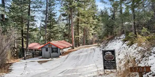 Image 3: Driveway Entry to Property Image 3: Driveway Entry to Property