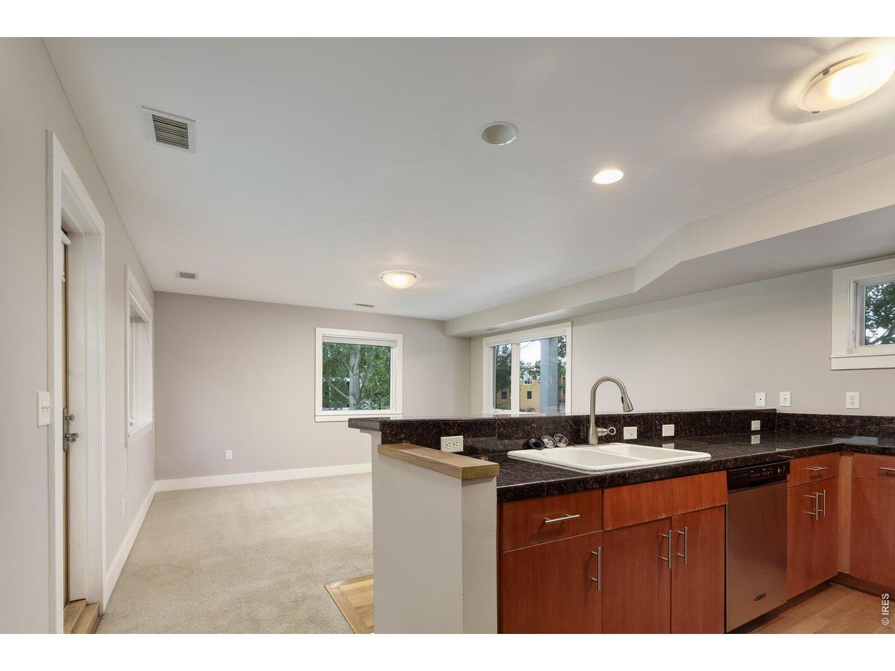 Image 4: Kitchen looking to living area Image 4: Kitchen looking to living area