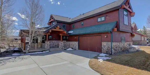 1671 Wildhorse Dr