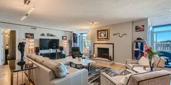 Image 2: Living space