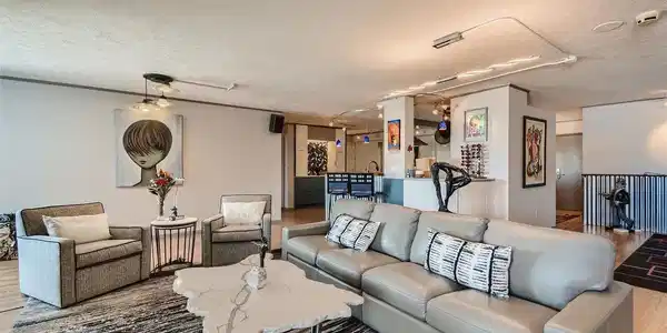 Image 4: Living space