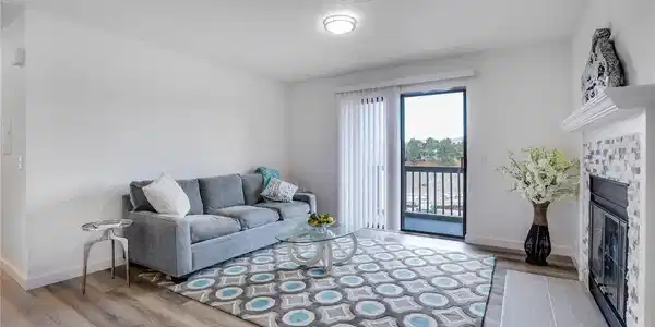 Image 3: Living area