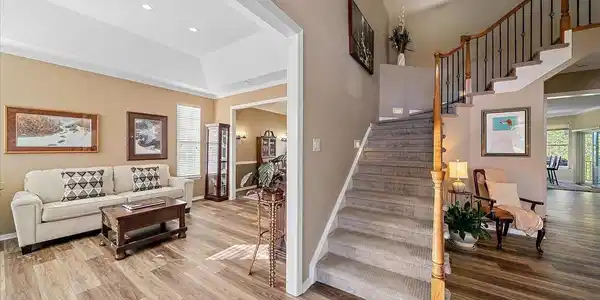 Image 3: Beautiful Entry! Image 3: Beautiful Entry!