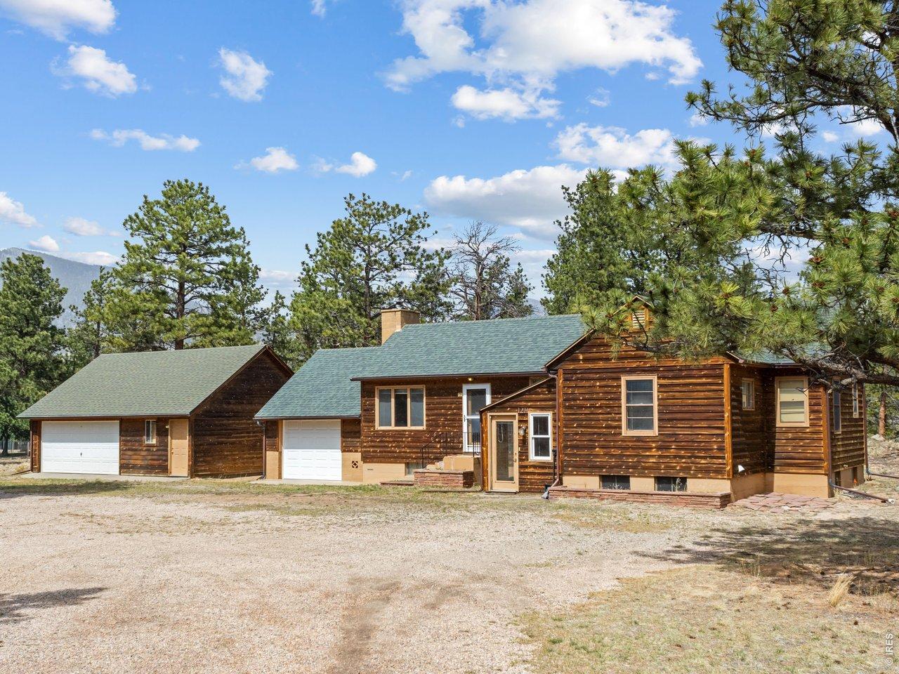 Image 1: Three garage bays plus a workshop, there's plenty of room for vehicles, outdoor gear and hobbies Image 1: Three garage bays plus a workshop, there's plenty of room for vehicles, outdoor gear and hobbies