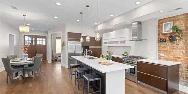 Image 2: Gleaming hardwood throughout the home Image 2: Gleaming hardwood throughout the home