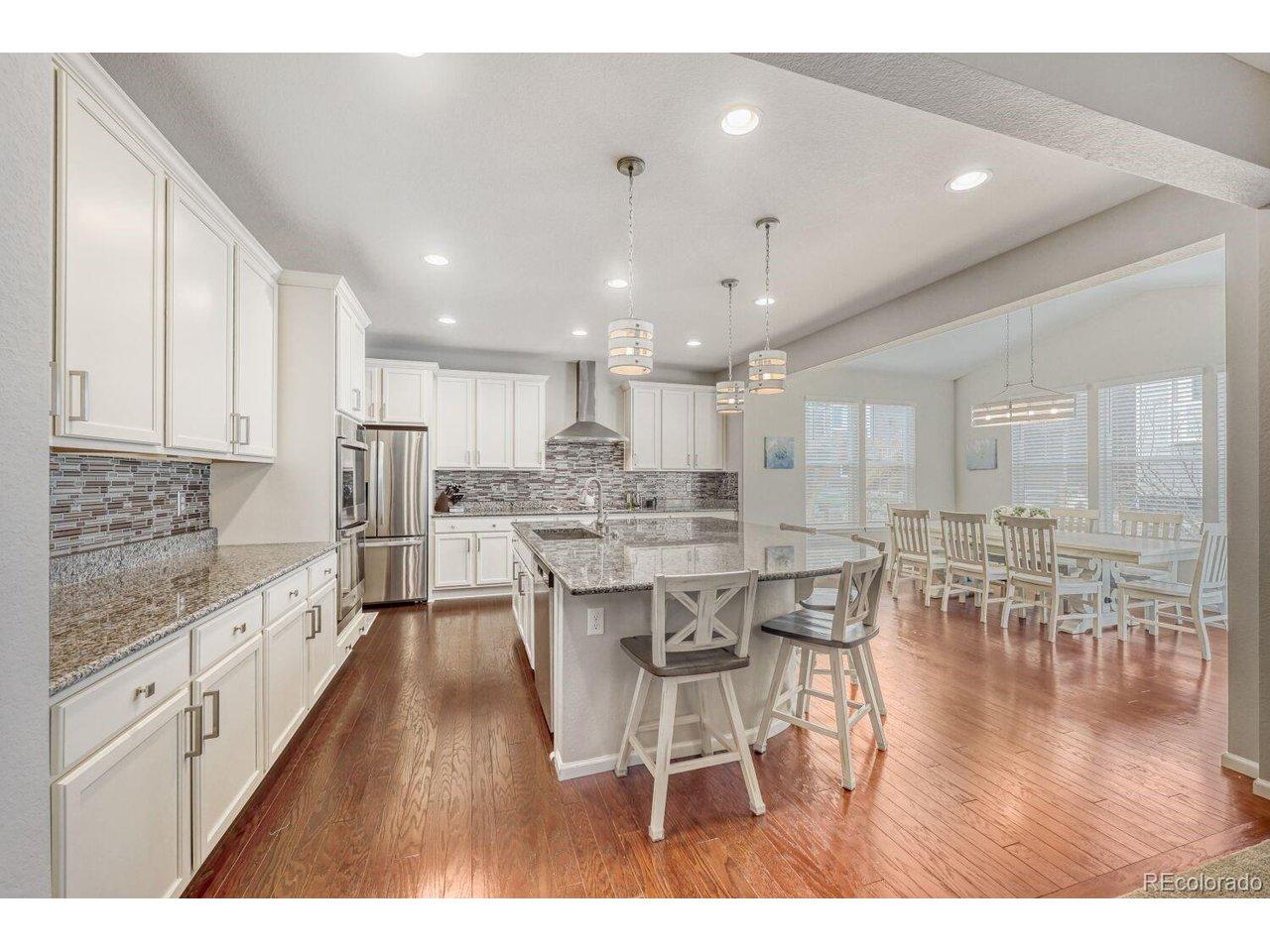 Image 3: Gourmet Kitchen - Gas Range, Double Oven, Custom Hood
