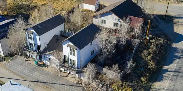 Image 2: Aerial - Markers and outlines are to give a general idea of the property location and are not to be relied upon. Image 2: Aerial - Markers and outlines are to give a general idea of the property location and are not to be relied upon.