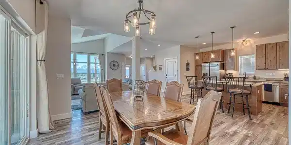 Image 2: Modern Finishes