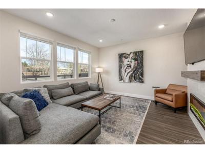 2563 W 69th Pl