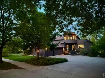 6686 Fairways Dr