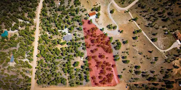 Image 3: Approximate property boundaries highlighted