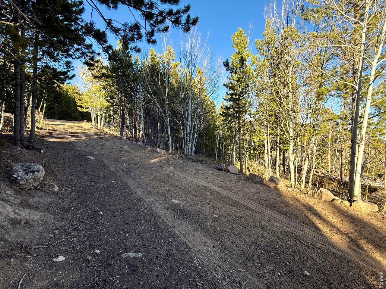 Image 3: Well maintained drive from Micmac.