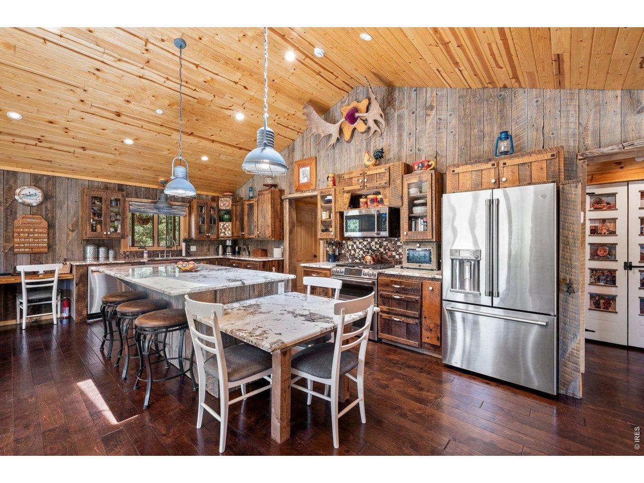 Image 3: Stunning mountain-modern kitchen Image 3: Stunning mountain-modern kitchen