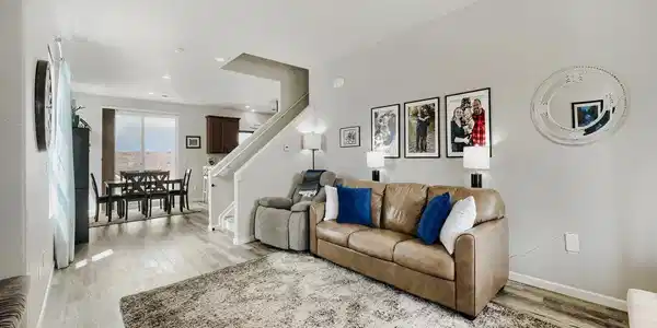 Image 2: Living Room Image 2: Living Room