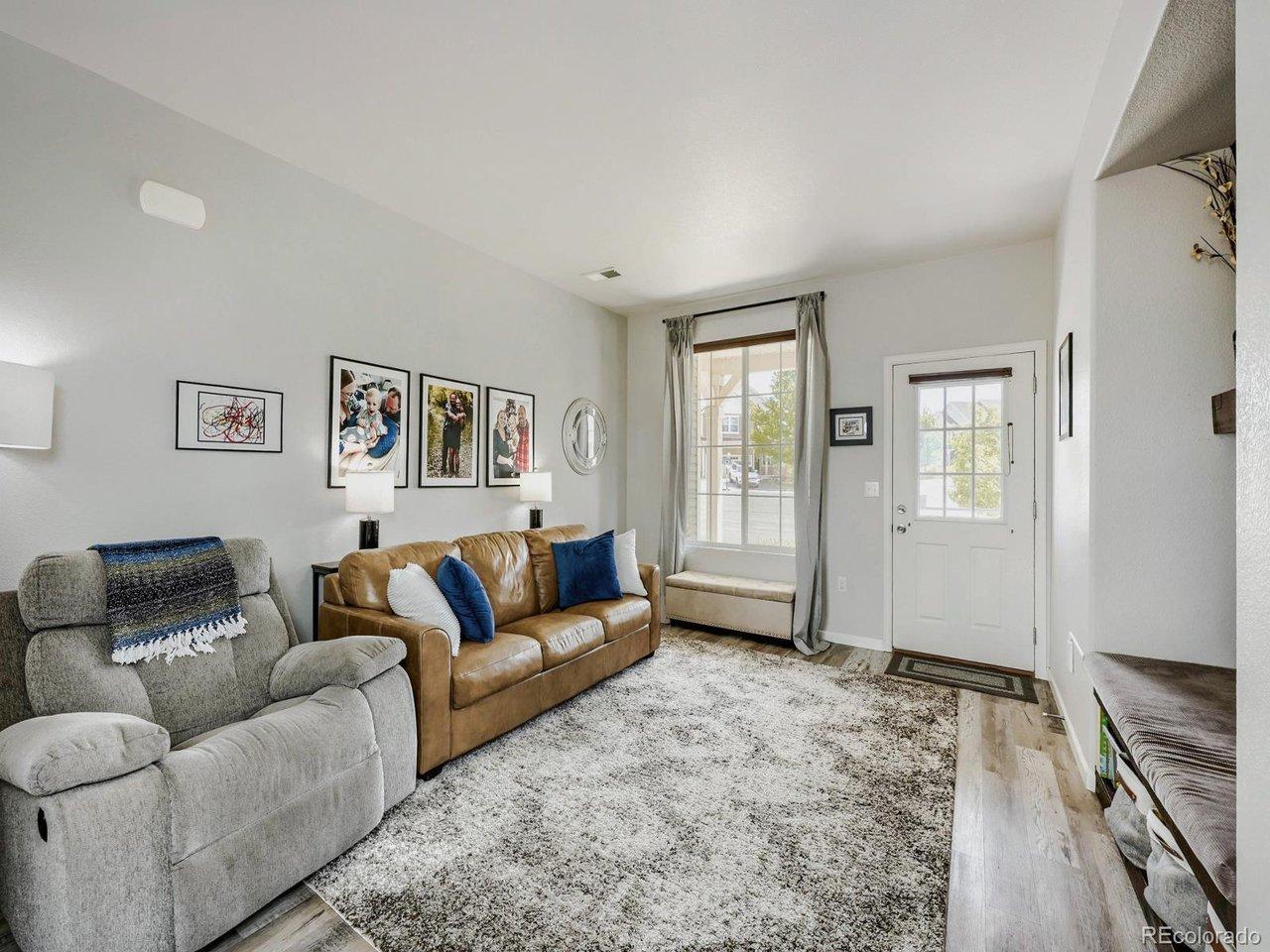 Image 3: Living Room