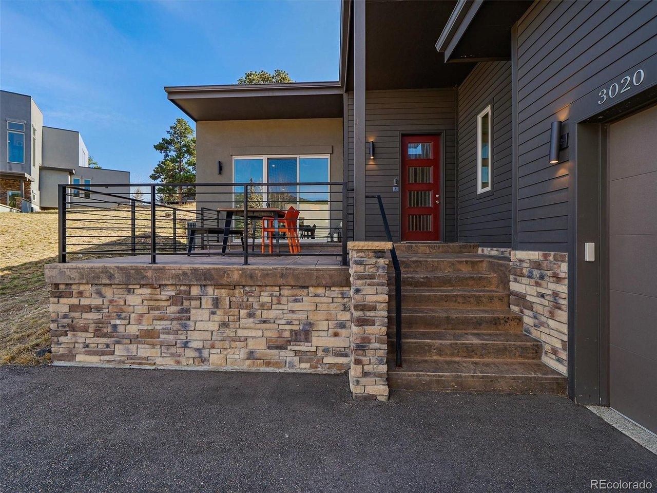 Image 2: Beautiful concrete and stucco exterior Image 2: Beautiful concrete and stucco exterior