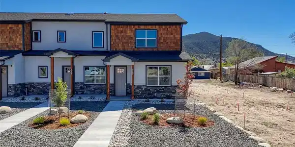 Image 2: 4 Bedrooms 3 Bathrooms Image 2: 4 Bedrooms 3 Bathrooms