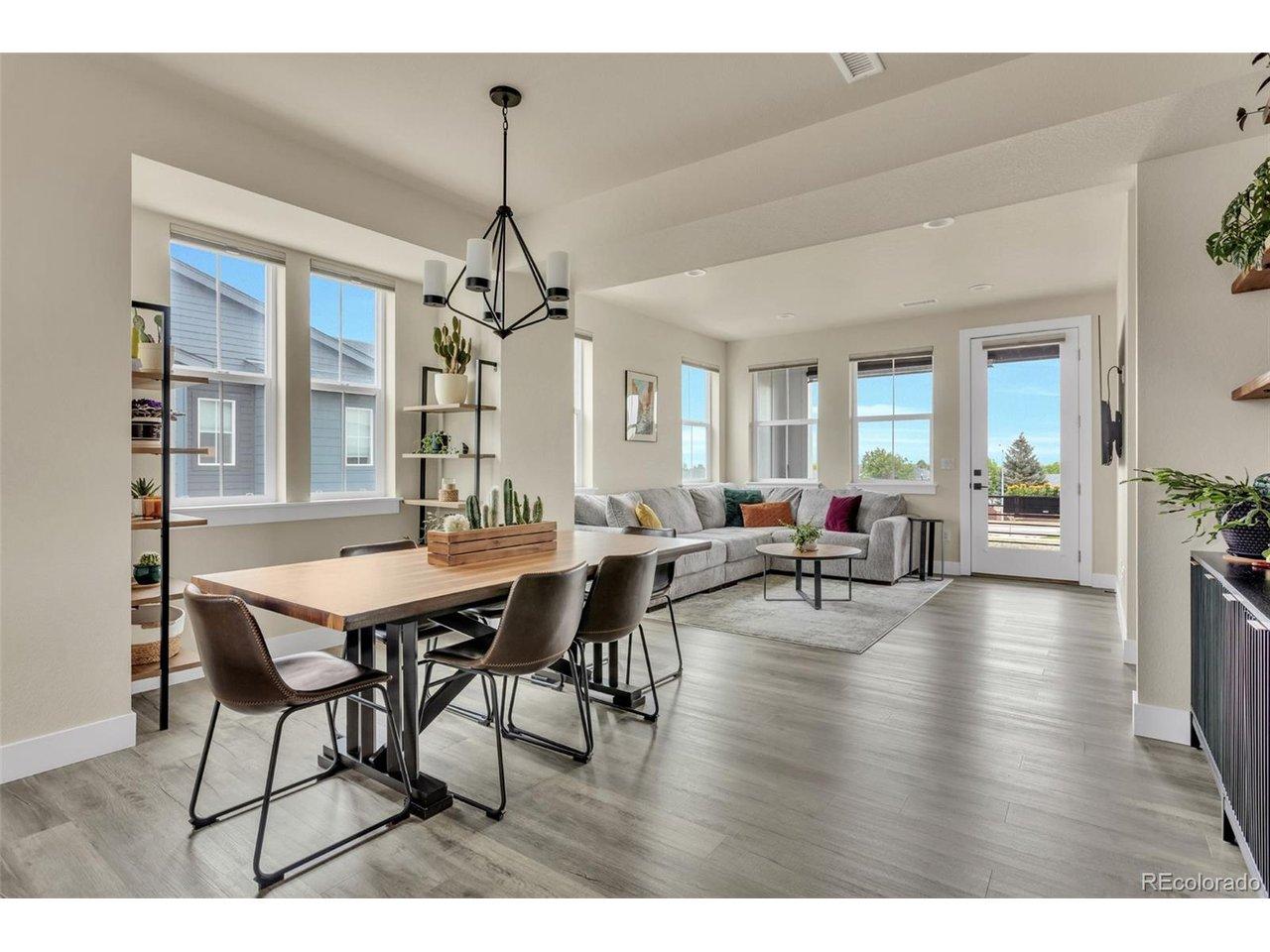 Image 2: Extra windows for lots of added natural light Image 2: Extra windows for lots of added natural light
