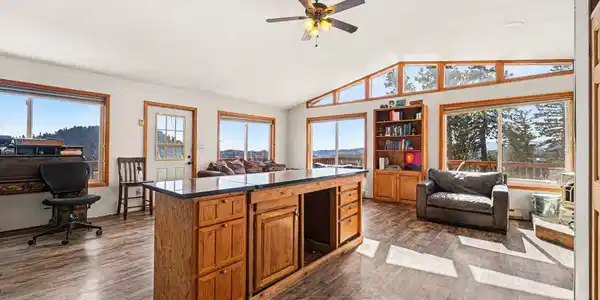 Image 3: Living Area