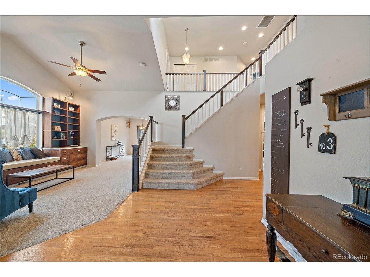 Image 4: Interior entrance Image 4: Interior entrance