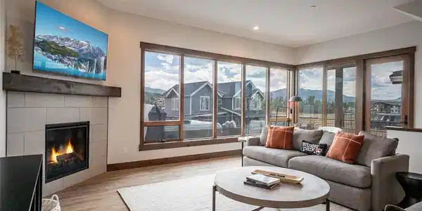 Image 4: Large west facing windows with views of Byers Peak