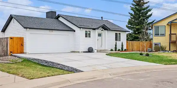 5220 E Aspen Ave