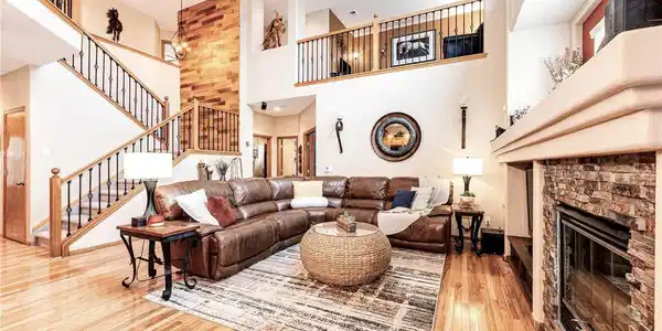 Image 2: Main Floor Family Room Image 2: Main Floor Family Room