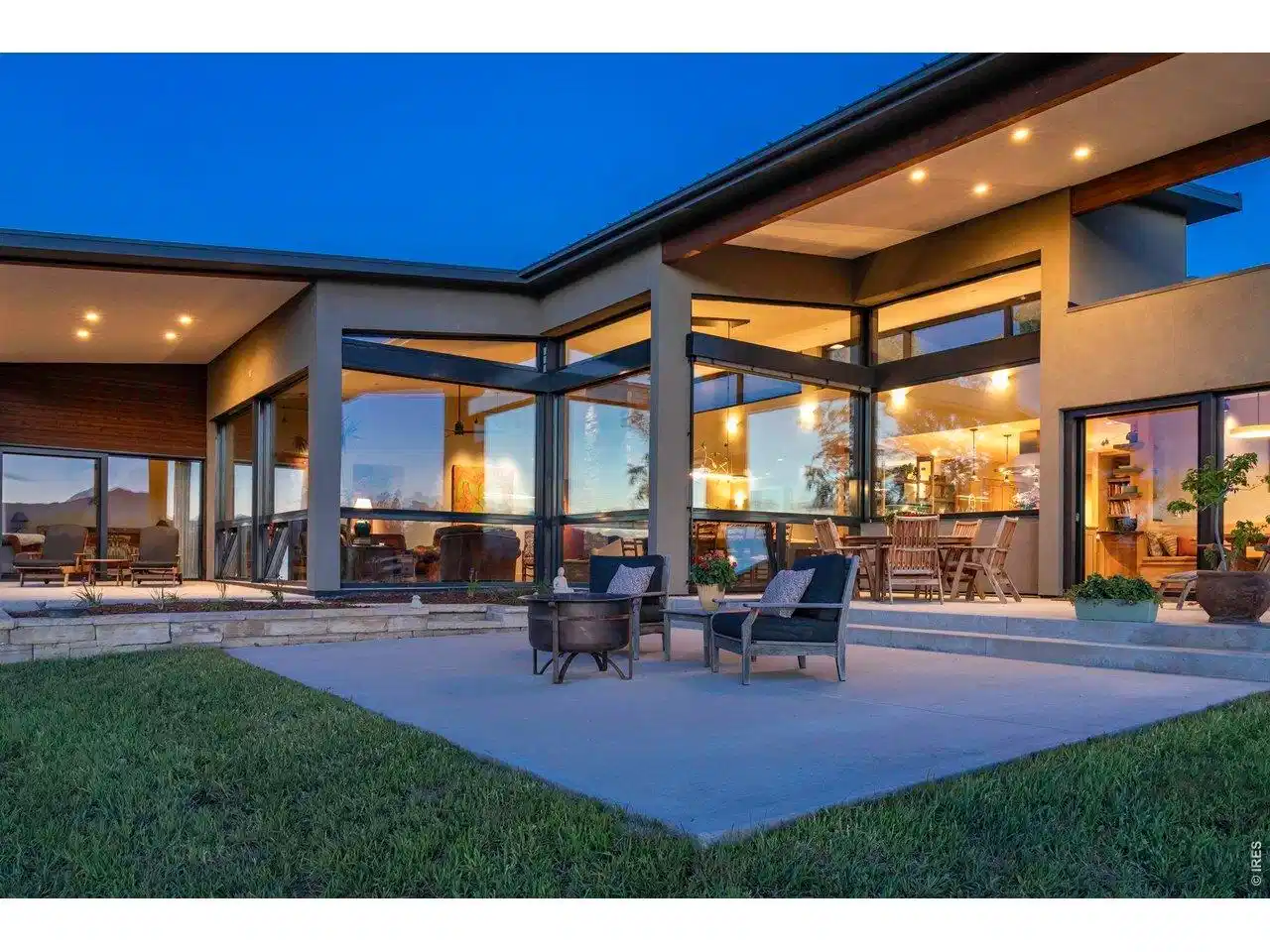 Image 1: Enjoy the summer evenings outside Image 1: Enjoy the summer evenings outside